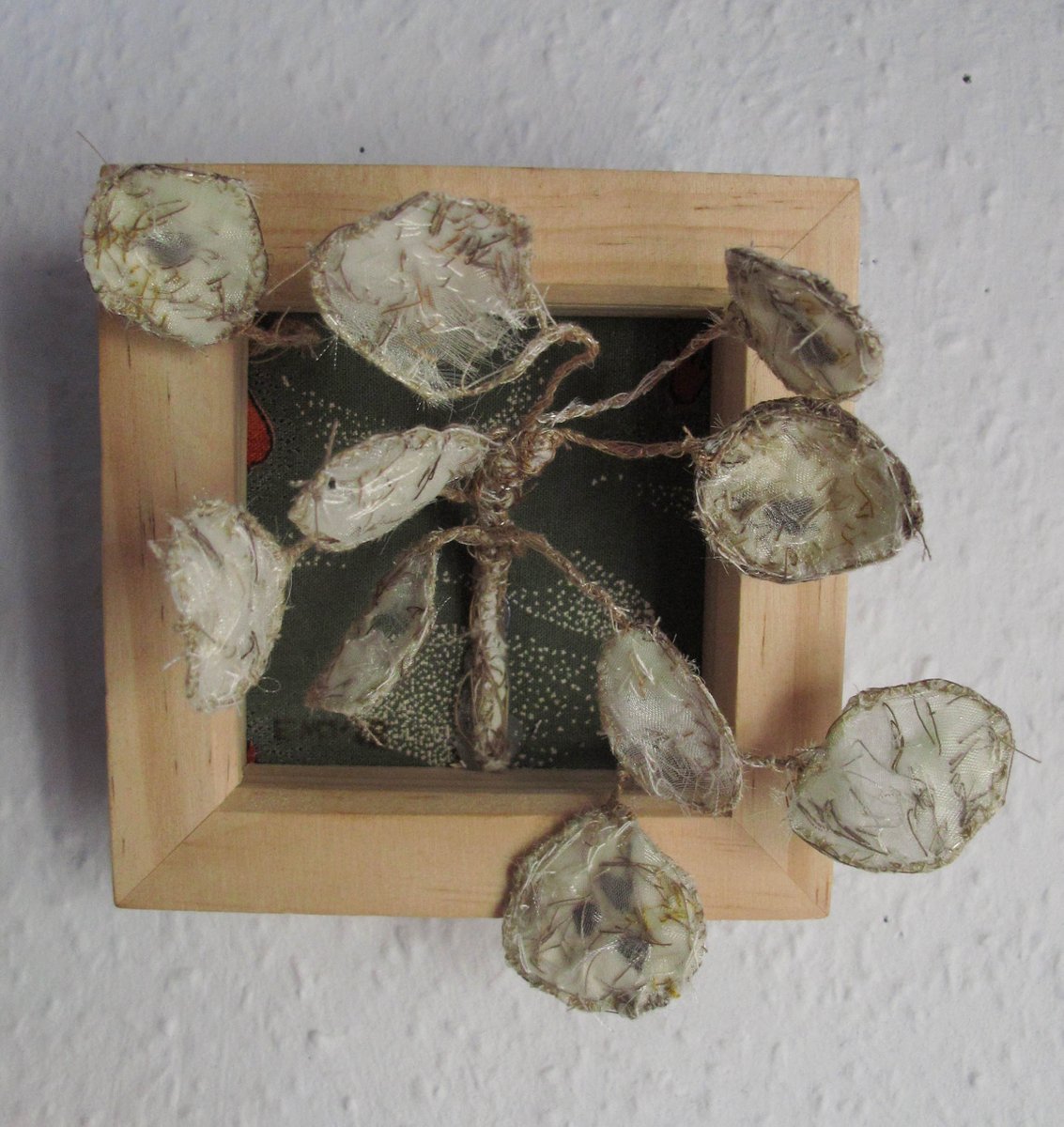 I am having a studio sale over on my website shop for all of January. Includes
'Honesty'
thread painting - hand embroidery artwork.
Cheeky offers (not too cheeky) may be considered.
emilytull.co.uk/store/p133/hon…
#UKGiftHour #MHHSBD