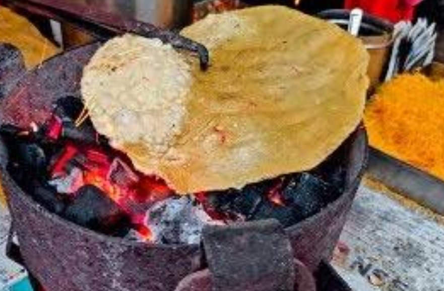 Hot fried Papad has a special demand in winter.

Here is Bhavaprakasha (12.45) on Fried Papad

पर्पटास्ते सदाङ्गारभृष्टाः परमरोचकाः।
parpaṭās te sadāṅgārabhṛṣṭāḥ paramarocakāḥ

The papads or appalam roasted over coals are extremely delicious and delightful.
