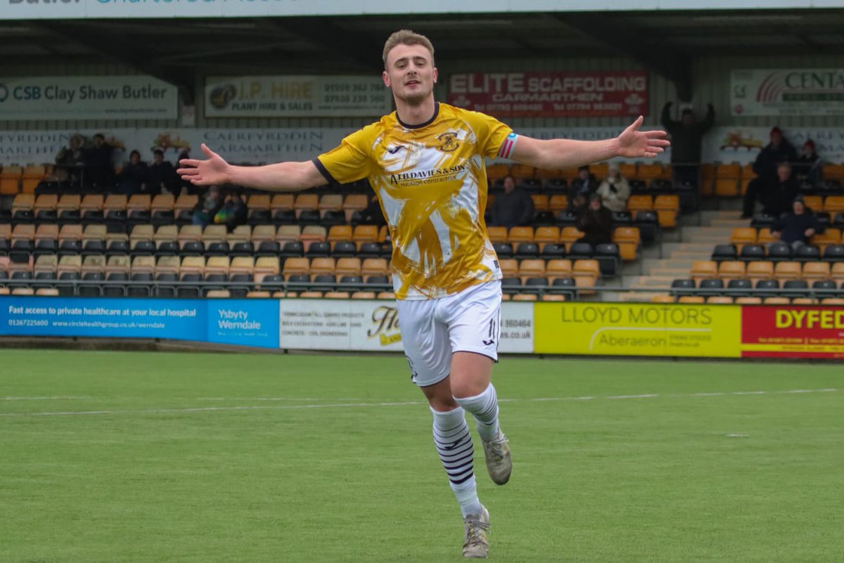 CarmarthenAFC's tweet photo. Today's goal scores 🪽👏

📷 Steff Roberts

#UnHenAur #OneOldGold https://t.co/ec6YjBOaVx