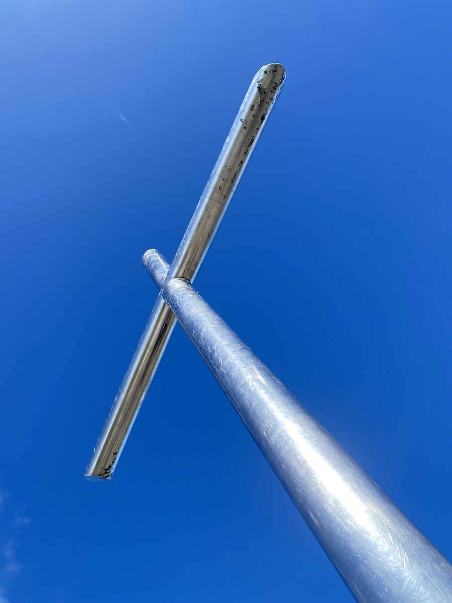 La vida es un instante.

Ayer fuimos al P. Naiguatá. Invité a Garlys, becaria de <a href="/ImprontaVzla/">Fundación Impronta</a> q siempre me pidió ir. 

Al regresar, recibimos la terrible noticia q su novio había fallecido en un accidente vial. Él la había llevado esa mañana.

La vida en un instante. Sé gentil.