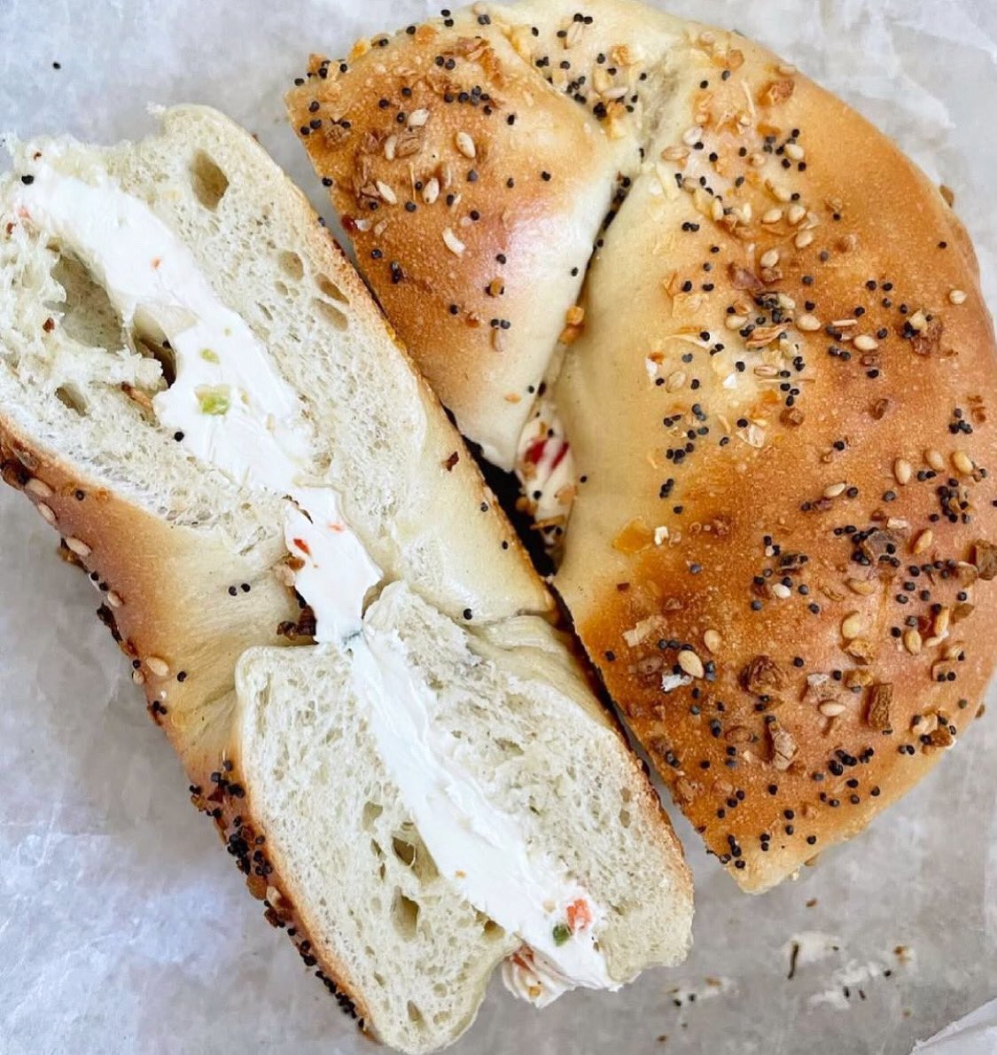 BXLittleItaly's tweet image. Good morning and happy Saturday from Simons Deli and Bagels! 🥯 
📷: @gracesfoodpics