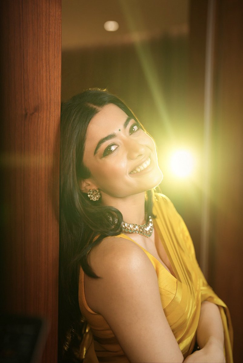 Rashmikadelhifc's tweet photo. Our wish is to hear these announcements soon ☺️
#RashmikaMandanna:
- In a movie with @iamsrk
- In a movie with @yrf
- Paired with @iHrithik in a movie
- Collaborating with SLB  period film
- In a romantic movie with one of these actors VD, RK, VK, HR, DQ, SK (Shahid Kapoor) 
- As part of YRF's Spy Universe 😊