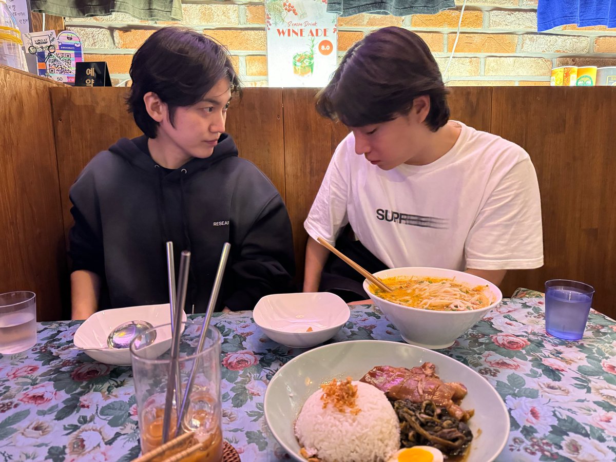 2ensAtioN's tweet image. 약간 이런 제이션 진짜 좋움..
사진에서현남편의향이 남