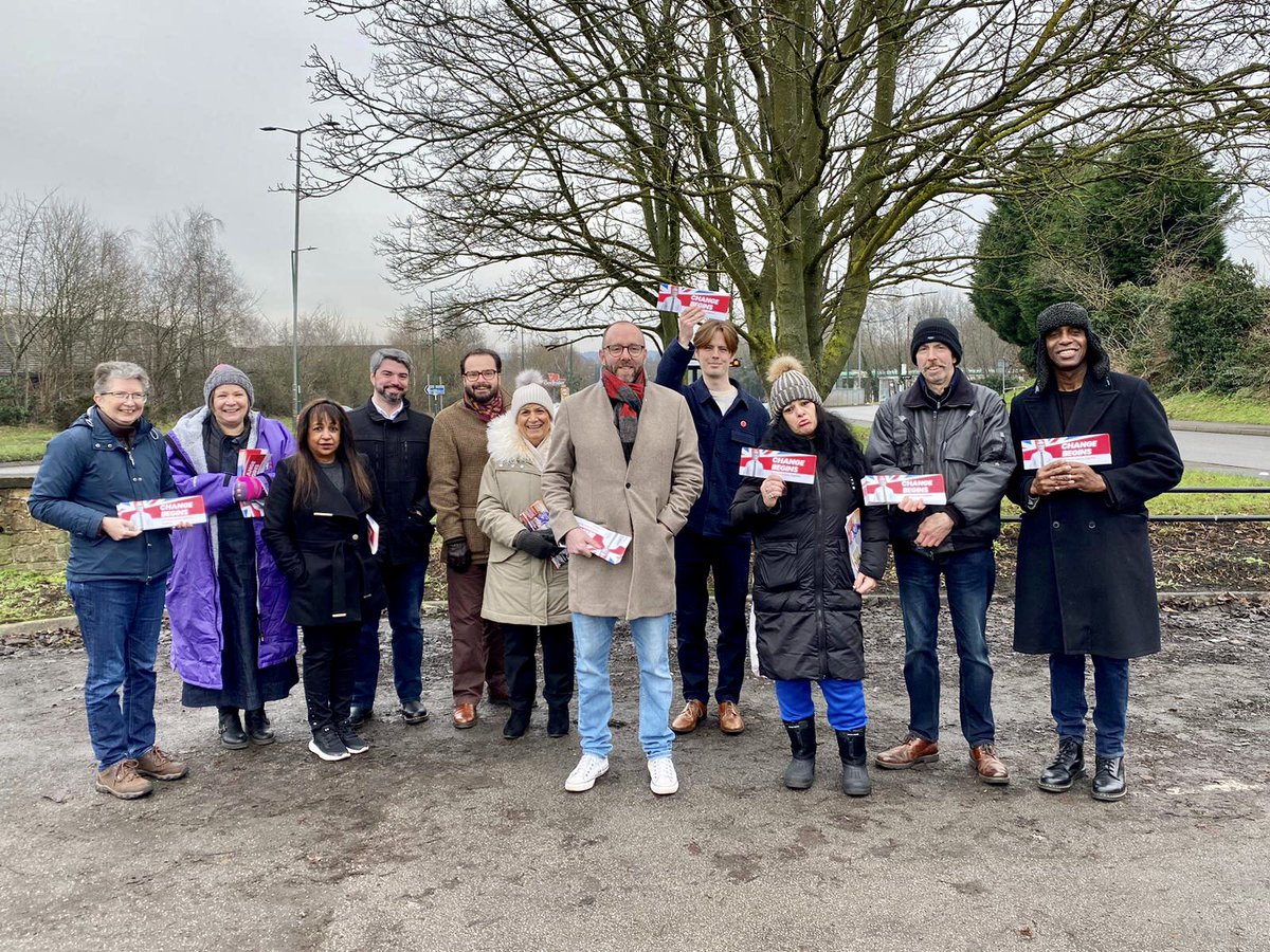 Starting the new year in Eastwood this morning supporting the brilliant @WillMee4, <a href="/UKLabour/">The Labour Party</a> candidate for the county elections, &amp; the afternoon in Kimberley &amp; Nuthall with the equally brilliant  <a href="/cllrpeterbales/">Councillor Peter Bales 🌹</a>

Both getting on with the job voters elected them to do with Labour
