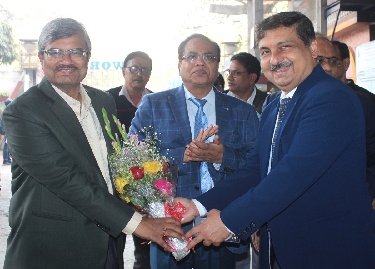 BraithwaiteKol's tweet photo. Shri Pratap Singh Shami, SDG (Vendor Dev), RDSO, visited Braithwaite & Co. Ltd. to inspect wagon production, praising innovations & urging continued support for rail infra. #IndianRailways #RDSO #RailwayModernization #BraithwaiteAndCo #VendorDevelopment #MakeInIndia https://t.co/sREecwNtwb