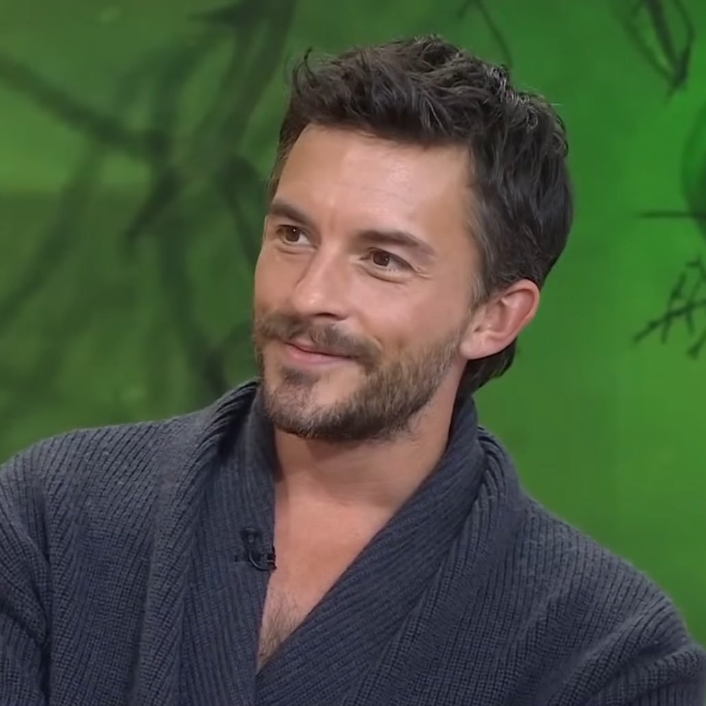 the viscount has a beard &amp; grey temples next season btw 🫠