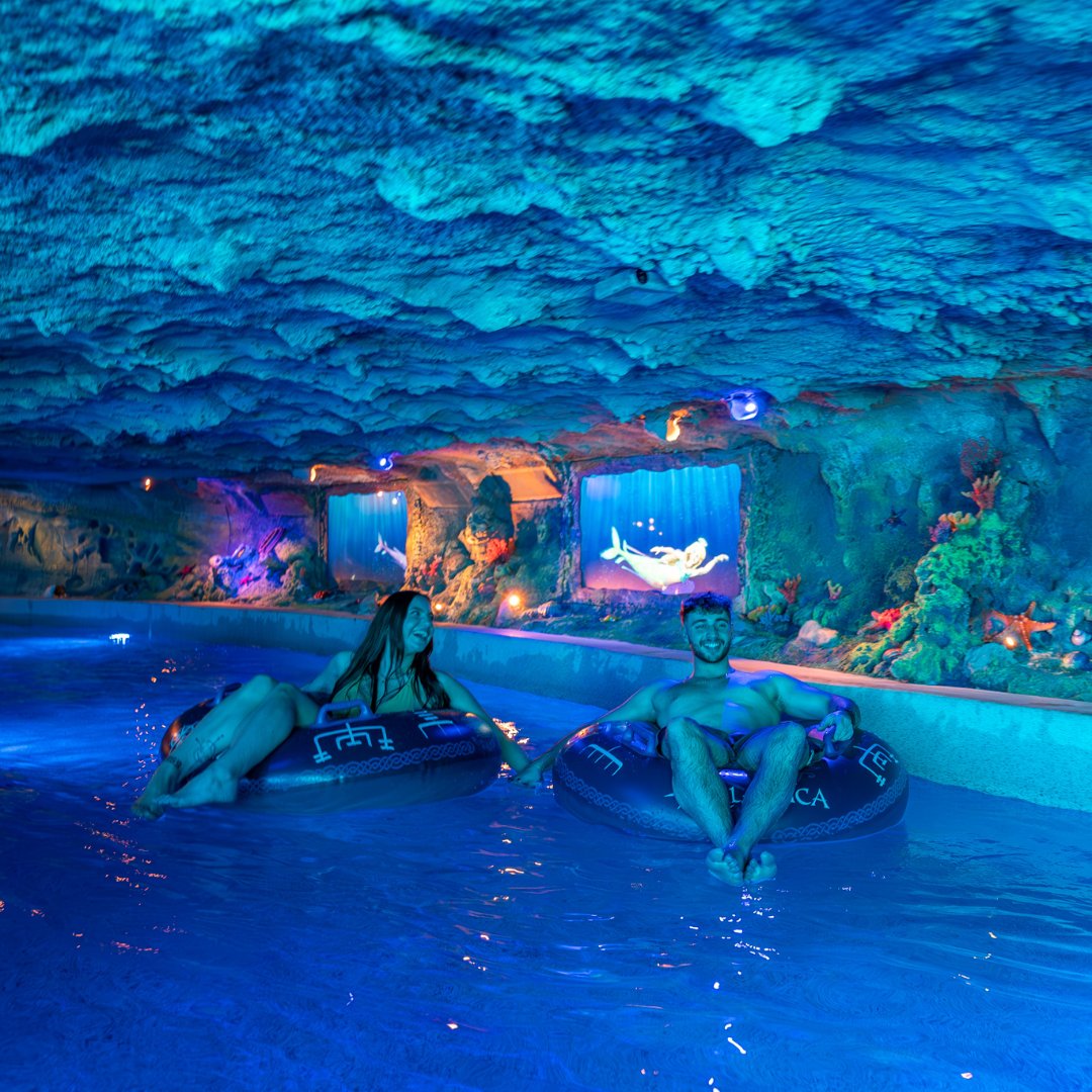 L'essentiel pour une journée parfaite ? Du fun et de bons moments en famille ou entre amis à #Rulantica ! ✨ Rendez votre journée encore plus magique grâce aux tarifs attractifs basse saison, disponible à certaines dates. 🤩 Réservez vite ! 👉 t1p.de/RulanticaEnHiv…