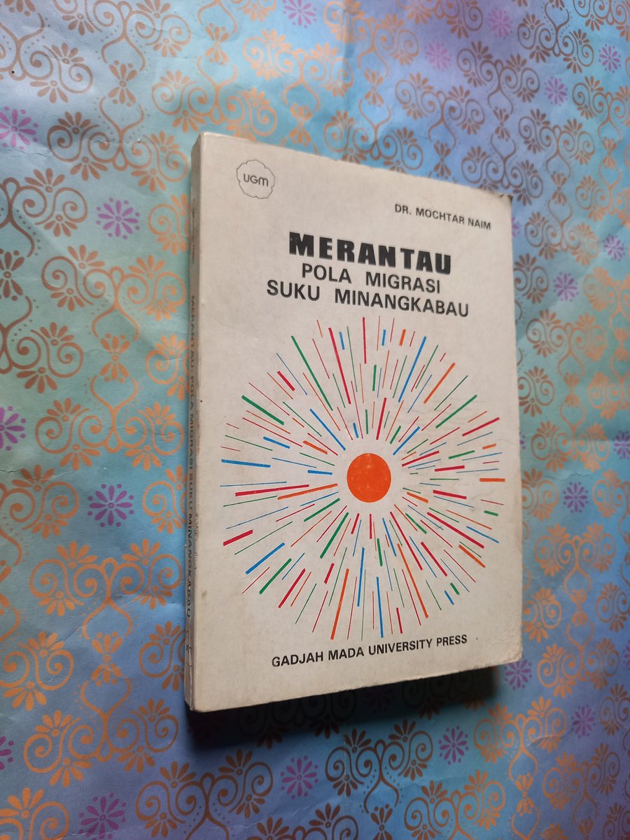 BukuDiponegoro's tweet photo. Merantau : pola migrasi suku minangkabau
Dr. Mochtar Naim
Kondisi buku cukup bagus,ada bercak dikit,1984,357 hlm
Harga 120 rb
#merantau 
#drmochtarnaim 
#tokobukudiponegoro https://t.co/Bo933zGX52
