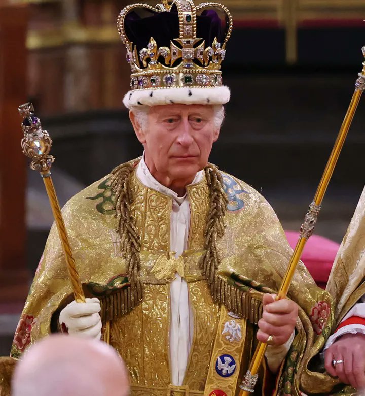 MarioNawfal's tweet image. 🚨🇬🇧ELON CALLS FOR KING TO DISSOLVE PARLIAMENT OVER GROOMING GANGS

Elon is demanding accountability, urging King Charles to dissolve Parliament after the UK government rejected a full inquiry into grooming gangs.

He called the scandal “state-sponsored evil” and accused Keir…