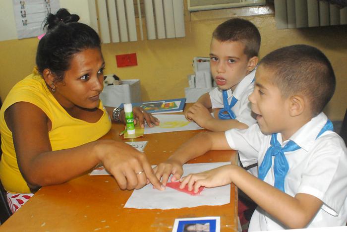 MMarreroCruz's tweet photo. Un fuerte abrazo a los profesionales de la Educación Especial en #Cuba.

Gracias por la entrega y dedicación con que cada día realizan esta hermosa y sensible labor.

#ConLaFuerzaDeLaUnidad https://t.co/zDyVuruPui