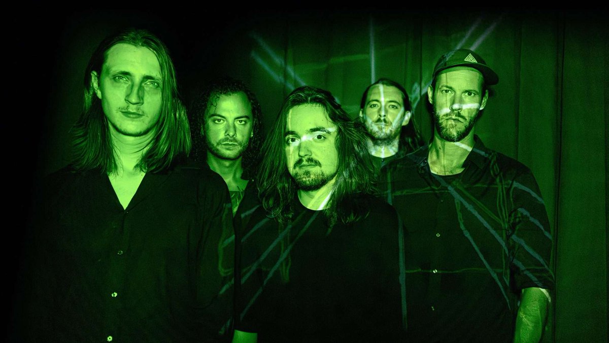 Vanavond staat cyber metalmachine <a href="/AUTARKHBAND/">AUTARKH</a> samen met #Farer en #Anapoda in <a href="/dbs_utrecht/">dB's</a>. Daarom gingen we rond de tafel met bandbaas Michel Nienhuis over de huidige tour, de nieuwe bezetting met drummer Jasper en het Autarkh Collective project: wp.me/p6xalX-gIj