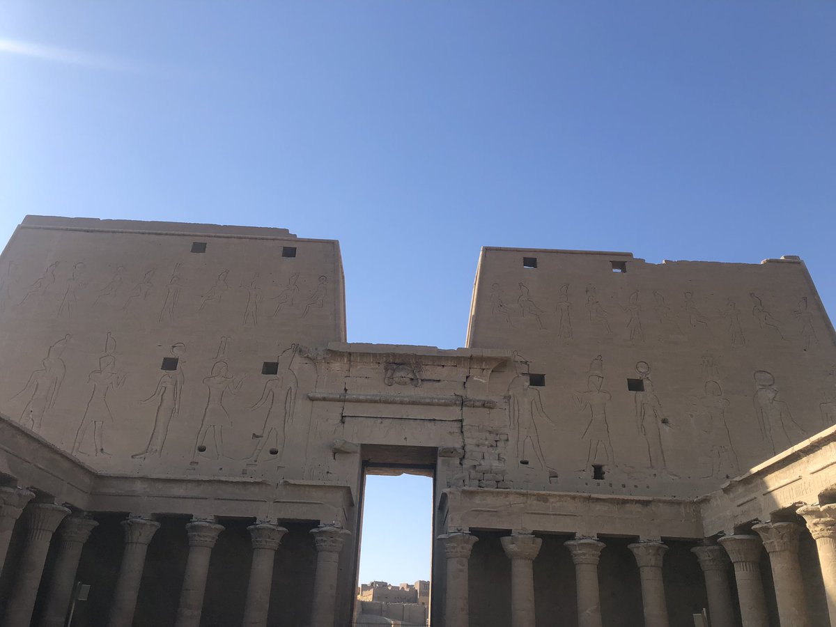 Manuela99193331's tweet photo. #Edfu #TemploAHorus https://t.co/I7vOyUA77k