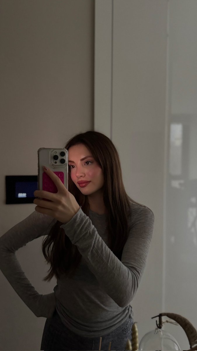 Elif Nur Yel's fan dedicationElif Nur Yel's loyal followingElif Nur Yel's online community