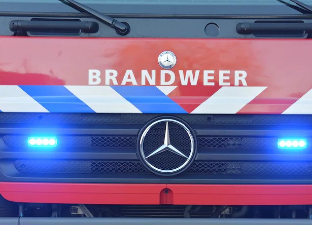 BMW volledig uitgebrand in Dauwendaele, Middelburg