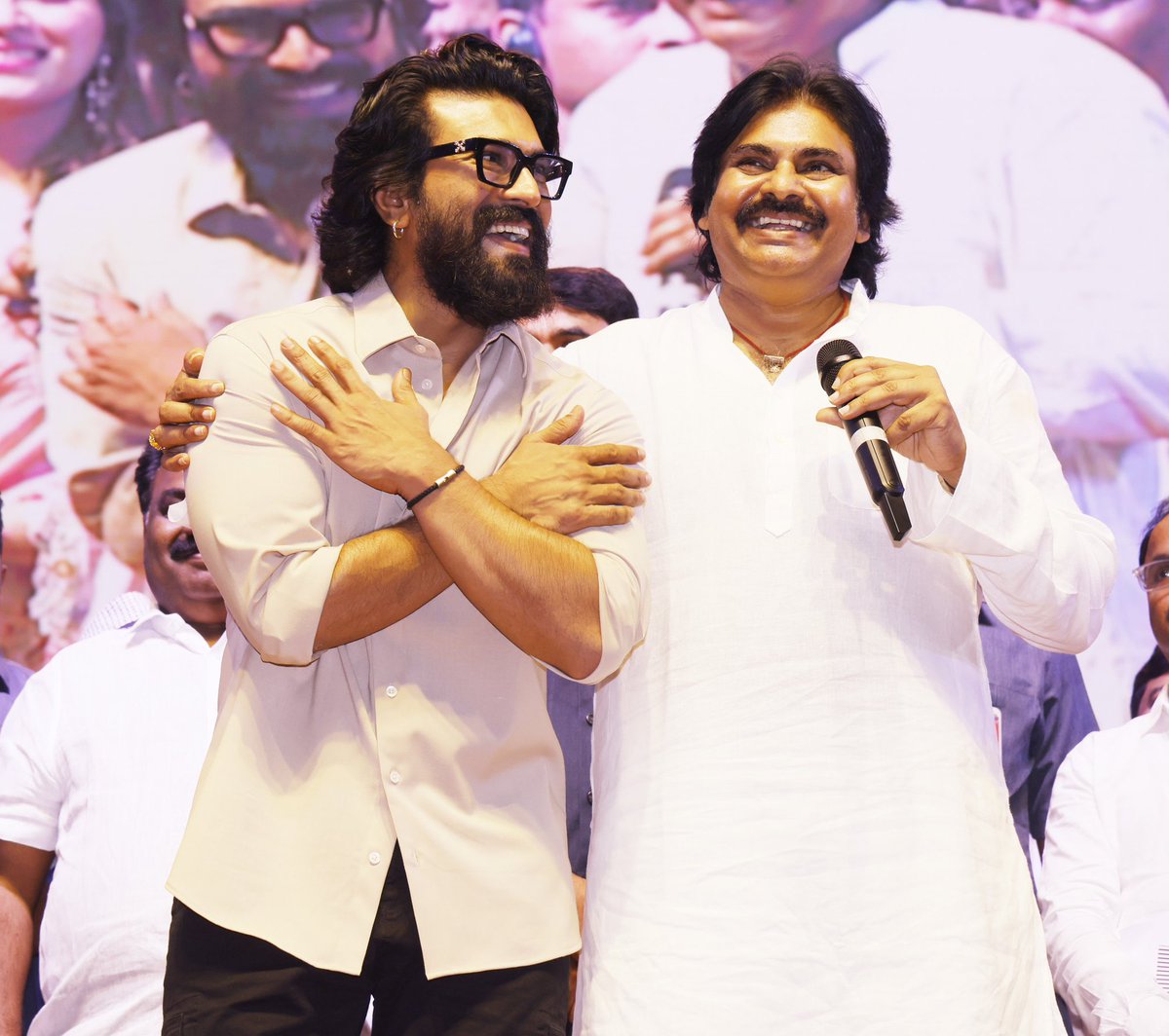 HaashtagCinema's tweet photo. #GameChanger 

Babai - Abbai 🔥🔥🔥 https://t.co/nuUTLWBlnU