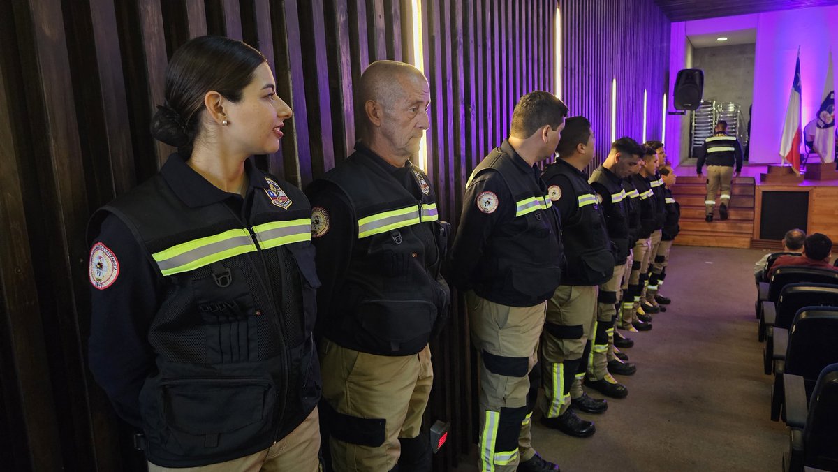 BomberosdeChile's tweet photo. 𝗔𝗡𝗧𝗢𝗙𝗔𝗚𝗔𝗦𝗧𝗔 | Tras nueve meses de trabajo, este sábado 4 de enero, el grupo GERSA del Cuerpo de Bomberos de Antofagasta llevó a cabo su ceremonia de acreditación ante el @SNOBomberos. https://t.co/wVVyhm4tzc