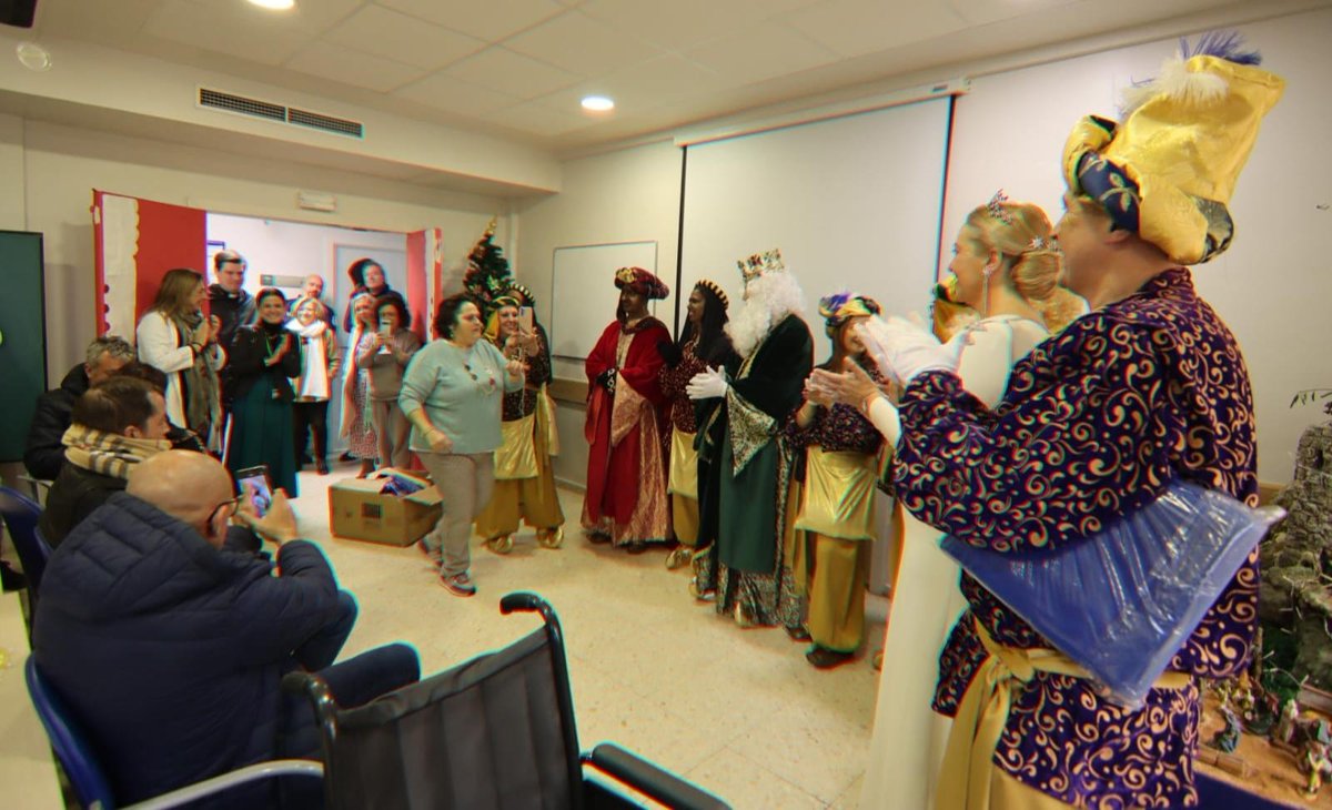 AGSSurSevilla's tweet photo. 💫🐫🤴🏻Magia, sonrisas e ilusión transportados desde Oriente al Hospital El Tomillar a través de profesionales implicados en la #Humanizaciónasistencial. Salud y Esperanza para todos! 💚

#HumanizAGSSurSevilla
#HumanizAndal https://t.co/6hEbdiaQ2g
