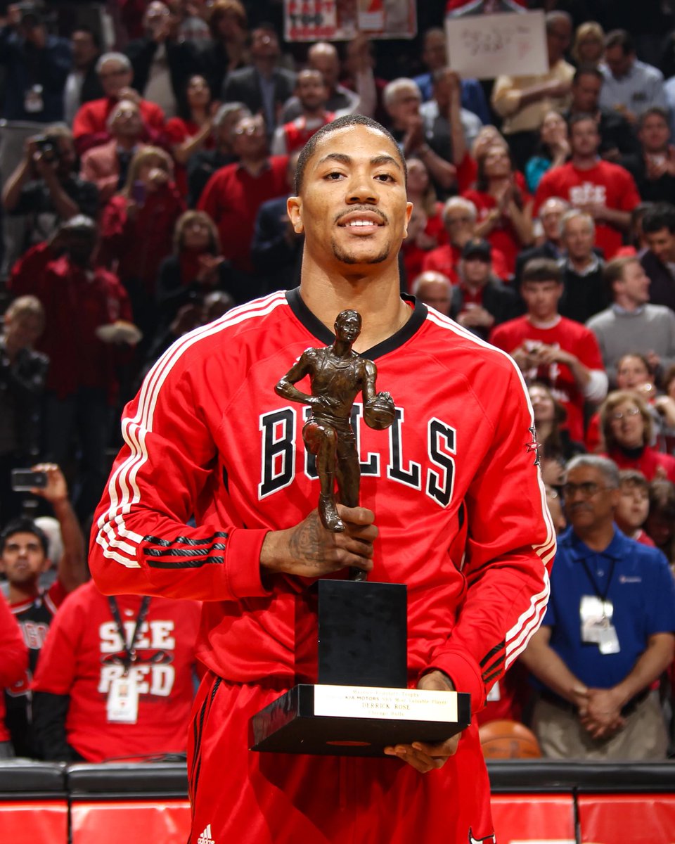 LakeShowYo's tweet photo. The Bulls will retire Derrick Rose’s jersey next season 🔥🌹 https://t.co/rn7MHfxKiz