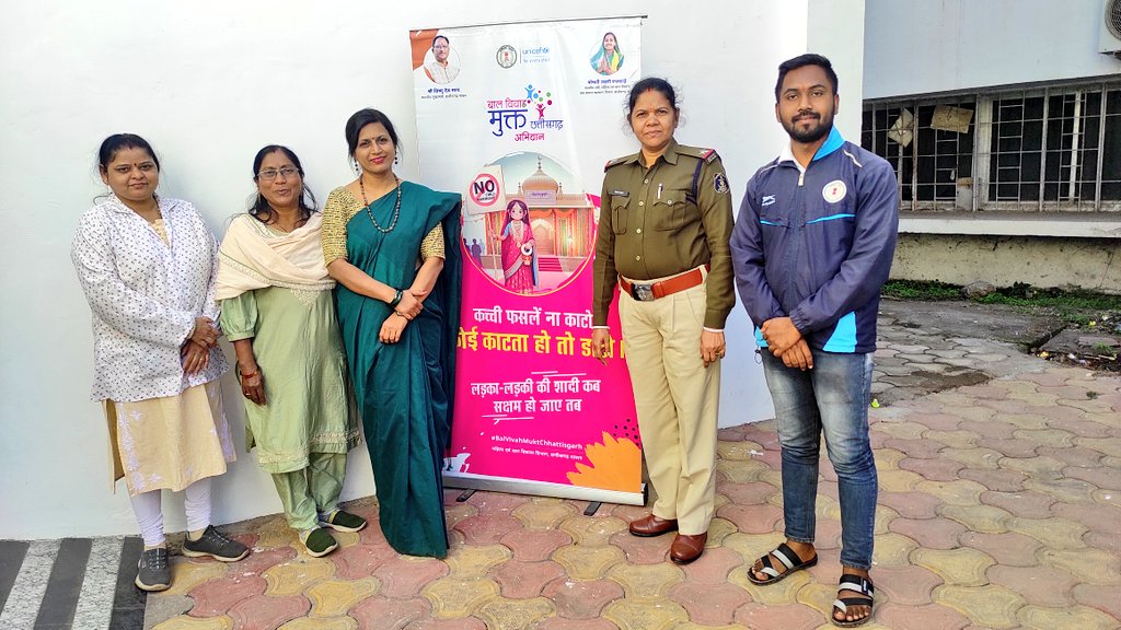 हर बेटी का हक है बचपन जीने और सपने संजोने का। #बाल_विवाह की कुप्रथा को जड़ से मिटाने और उनकी उड़ानो को पंख देने के प्रयास से #बाल_विवाह_मुक्त_छत्तीसगढ़_अभियान के प्रभावी क्रियान्वयन हेतु संभाग स्तरीय उन्मुखीकरण कार्यशाला मे सम्मलित <a href="/YuvodayDurg/">Yuvoday Durg</a> स्वंयसेवक।
 #balvivahmuktbharat