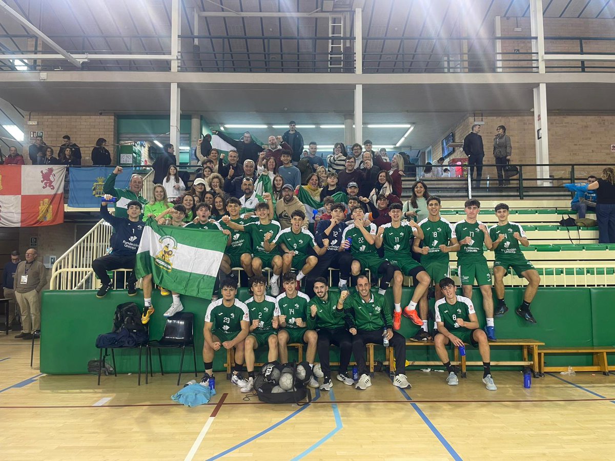 🧘‍♂️ 𝘙𝘦𝘭𝘢𝘹 𝘣𝘳𝘰, que ha llegado una victoria más 😏

🔝 Nuestros cadetes se abonan a los buenos resultados en el día de hoy con su triunfo por 32-39 🆚 <a href="/FCYLBM/">Federación de Castilla y León de Balonmano</a> 🙌

📸 C. Garrido

#BalonmanoAndalucía
#SienteElGenAndaluz