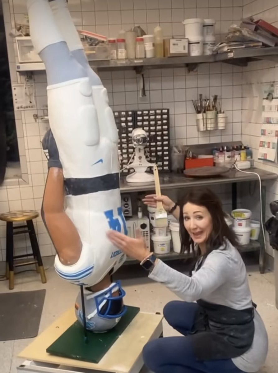 woodwardsports's tweet image. This Amon-Ra St. Brown cake done by The Home Bakery in Rochester, MI 👀🔥

Incredible!