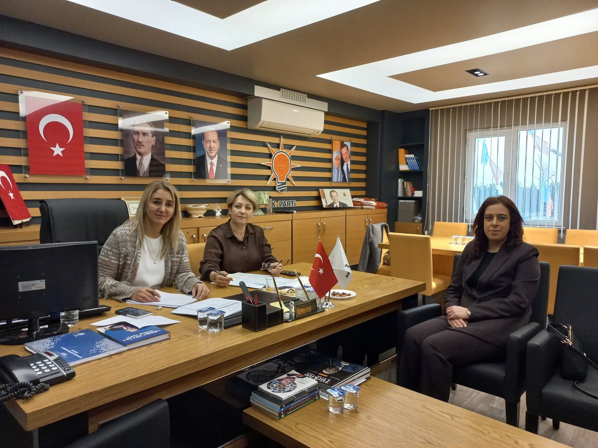 Yasemin Özdemir 🇹🇷🇹🇷🇹🇷 (@yyaseminozdemir) on Twitter photo 📍<a href="/Akparti/">AK Parti</a> Kocaeli İl Başkanlığı
#KadınlarlaBüyükTürkiyeYolunda
#Kocaeli il kadın kolları yeni dönem yönetim kurulu görüşmelerimizi, <a href="/AKKADINGM/">AK Parti Kadın Kolları</a> MKYK üyemiz Bölge Sorumlumuz Sayın <a href="/GercekTekin/">Gerçek Tekin</a>,MKYK üyemiz il koordinatörümüz Sayın <a href="/muallavarol/">Mualla Varol 🇹🇷🇹🇷🇹🇷</a> ‘un katılımlarıyla 📍<a href="/Akparti/">AK Parti</a> Kocaeli İl Başkanlığı
#KadınlarlaBüyükTürkiyeYolunda
#Kocaeli il kadın kolları yeni dönem yönetim kurulu görüşmelerimizi, <a href="/AKKADINGM/">AK Parti Kadın Kolları</a> MKYK üyemiz Bölge Sorumlumuz Sayın <a href="/GercekTekin/">Gerçek Tekin</a>,MKYK üyemiz il koordinatörümüz Sayın <a href="/muallavarol/">Mualla Varol 🇹🇷🇹🇷🇹🇷</a> ‘un katılımlarıyla