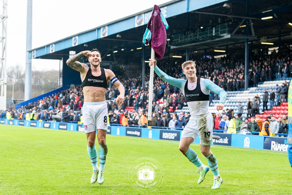Really can't beat a victory against that lot down the M65, nothing better, my favourite four photos I took post match of the lads celebrating victory. 

1 - Zian Flemming and Josh Brownhill with the corner flag draped in Zian's shirt - love it! 

#twitterclarets