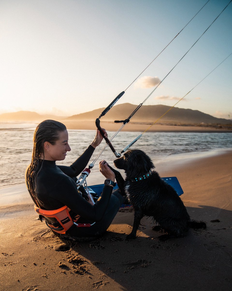 Sunset sessions and wagging tails. 🐕🌅 @zarahoogenraad in Tarifa with her partner in crime.

📸 @skatermanco 

#ridecore #corekites #kitesurf #kitesurfing #kiteboarding #gokiting #tarifa #spain