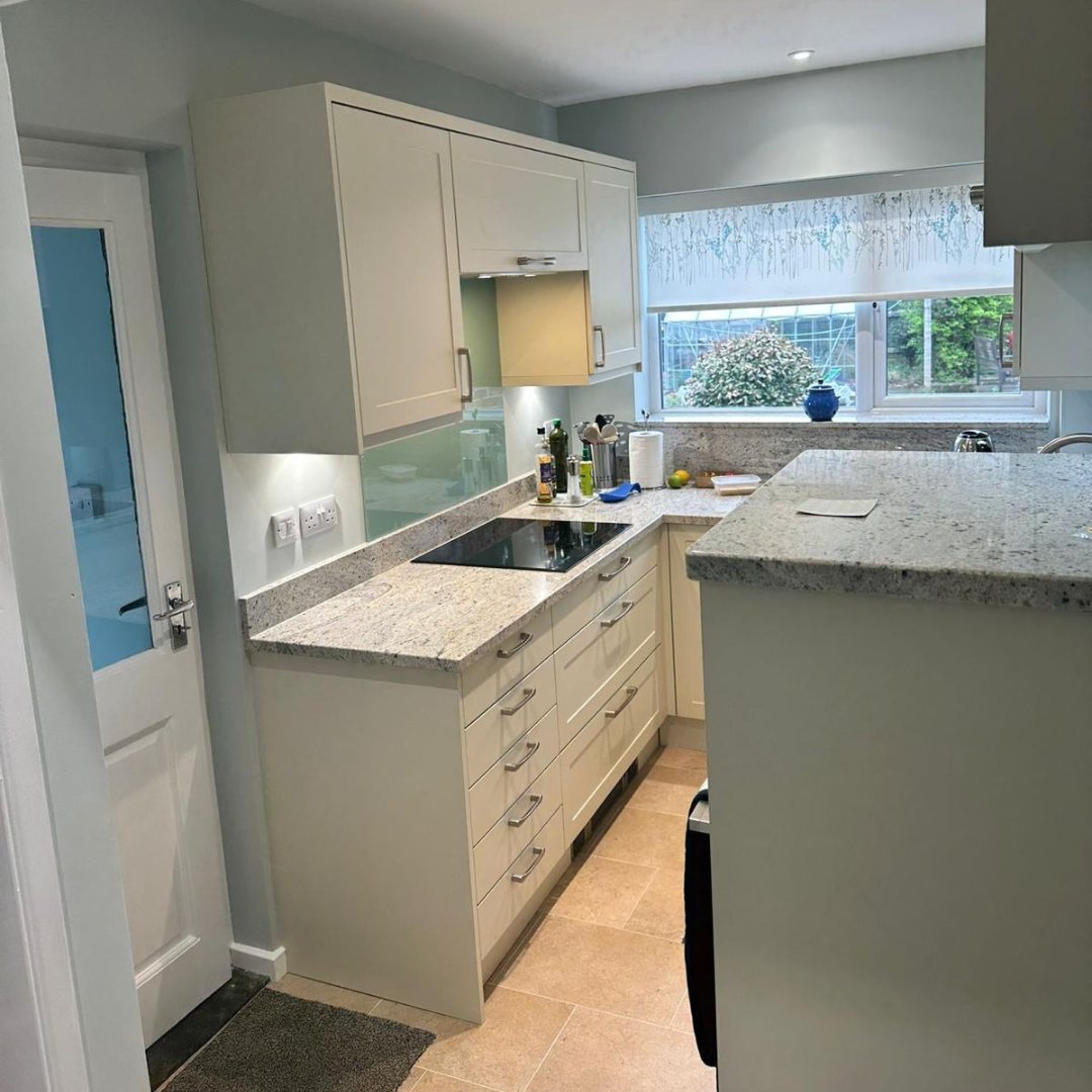 TinaRiley20's tweet photo. Just look at this stunning kitchen transformation! ✨

The lighter, modern aesthetic has completely elevated the space, making it beautiful and functional.

Could your kitchen be next? Visit our website to find out more:  https://t.co/IPbIX9K1aJ 💛

#KitchenTransformation https://t.co/cS4fakK43Y