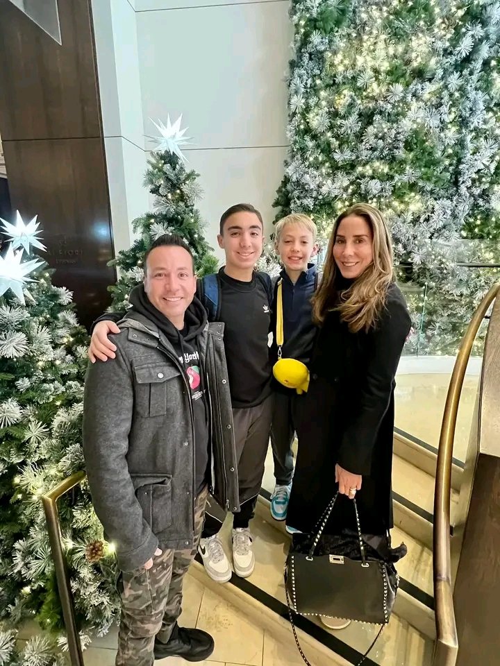 HowieD55's tweet photo. From Thanksgiving in Palm Springs to Christmas in New York 💜 https://t.co/O21RxUzueb