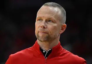 CardChronicle's tweet photo. If someone texts you this picture it means they’re ready to score after a brief break https://t.co/YjjWTi845q