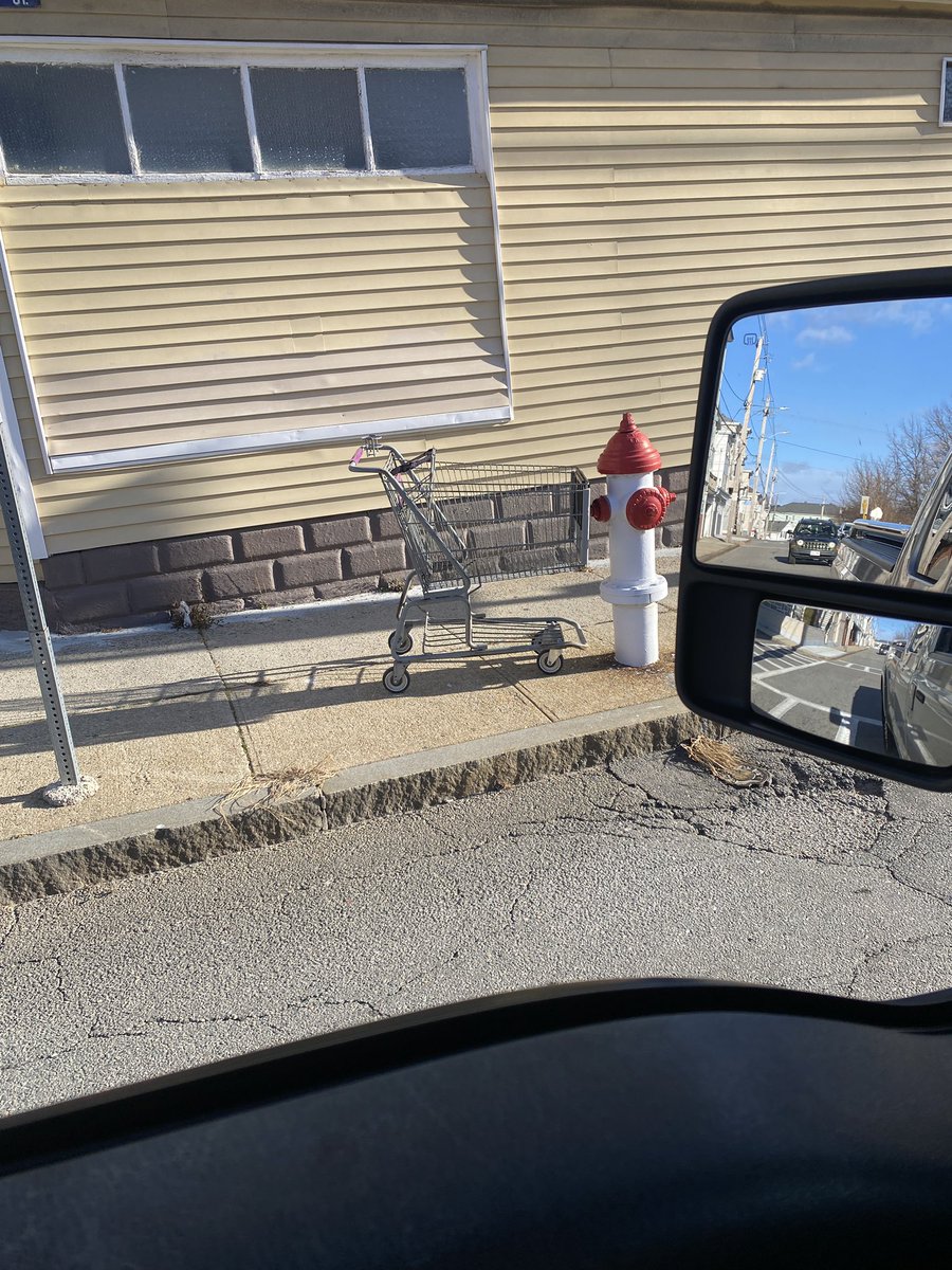 JoeBlow745s4's tweet photo. Isn’t this illegal? Or is this cart looking for some help? #Call911? #tenfeet? #LostCart?
@CartNarcs @MattWalshBlog @CartChaos22202
Happy New Year! https://t.co/XZOhu4bYfk