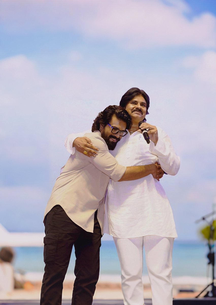 TheBeast_619's tweet image. Babai - Abbai ❣️

@PawanKalyan @AlwaysRamCharan 
#MegaPowerEvent #GameChanger