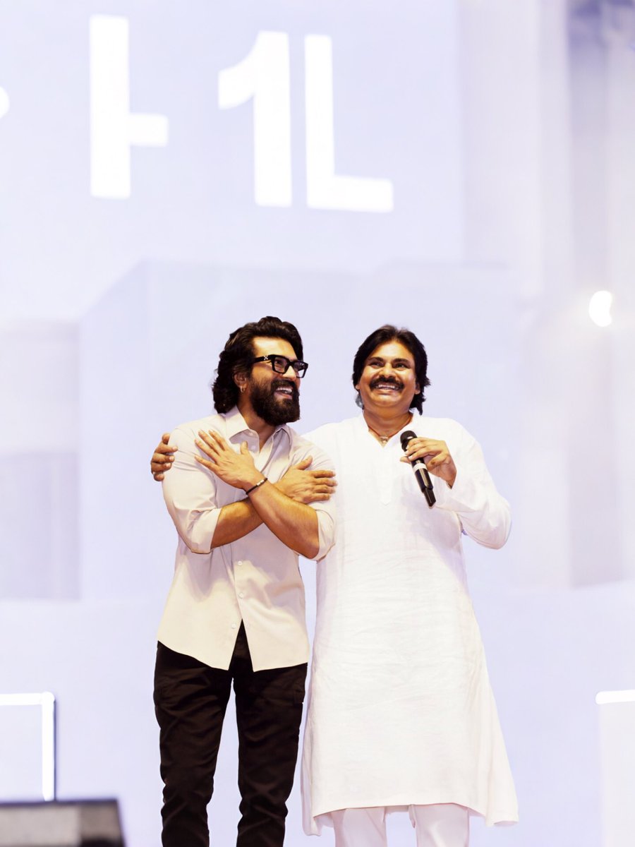 TheBeast_619's tweet image. Babai - Abbai ❣️

@PawanKalyan @AlwaysRamCharan 
#MegaPowerEvent #GameChanger