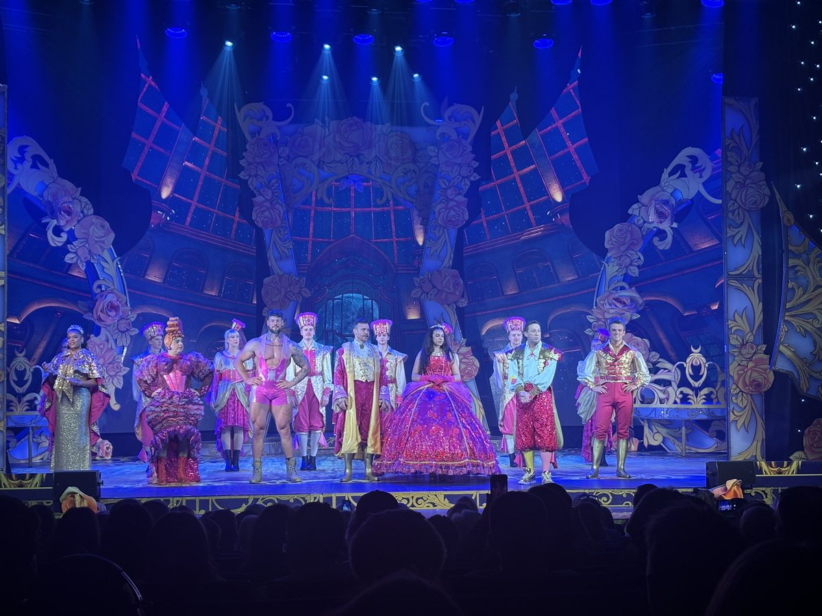 Lovely time watching #BeautyAndTheBeast <a href="/WolvesGrand/">Wolverhampton Grand</a>