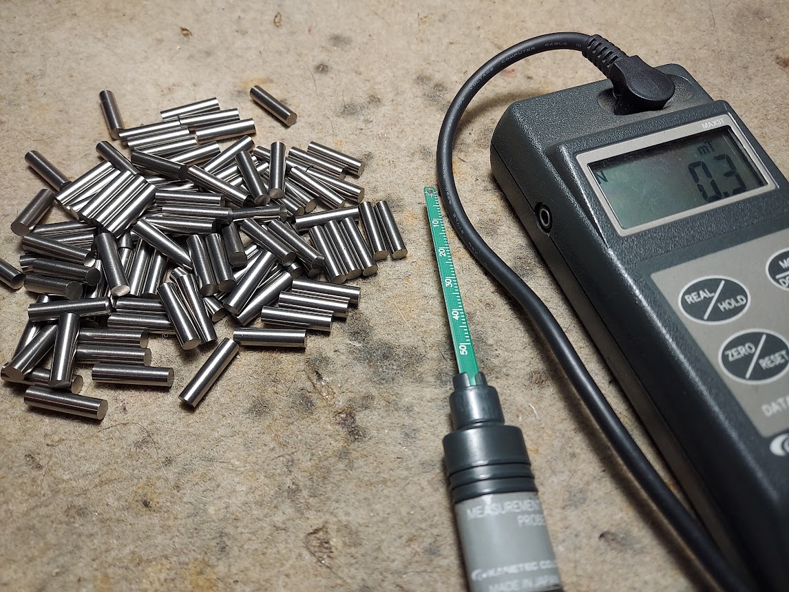 einunikohada666's tweet image. ストラト４弦用マグネット(0.187 x 0.719 inch)。
着磁後磁力を計測して使う物を選別。
今回はFunkmaster STと64 Style用。
Rodマグネットは１セット使用分を選別だけでも結構時間が掛かる。

#strat
#stratocaster
#funkmaster
#64strat
#rodmagnet
#ストラト
#ストラトキャスター