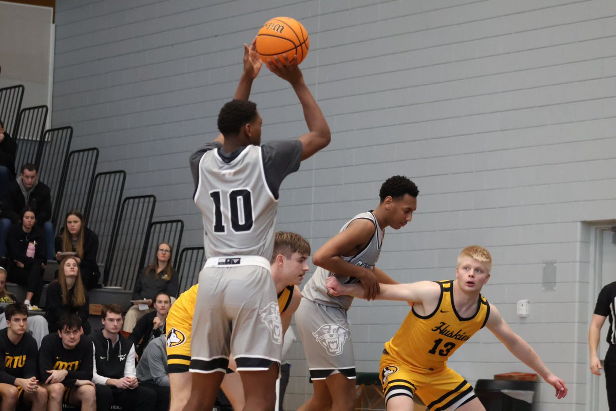 Davenport Men's Basketball tweet media