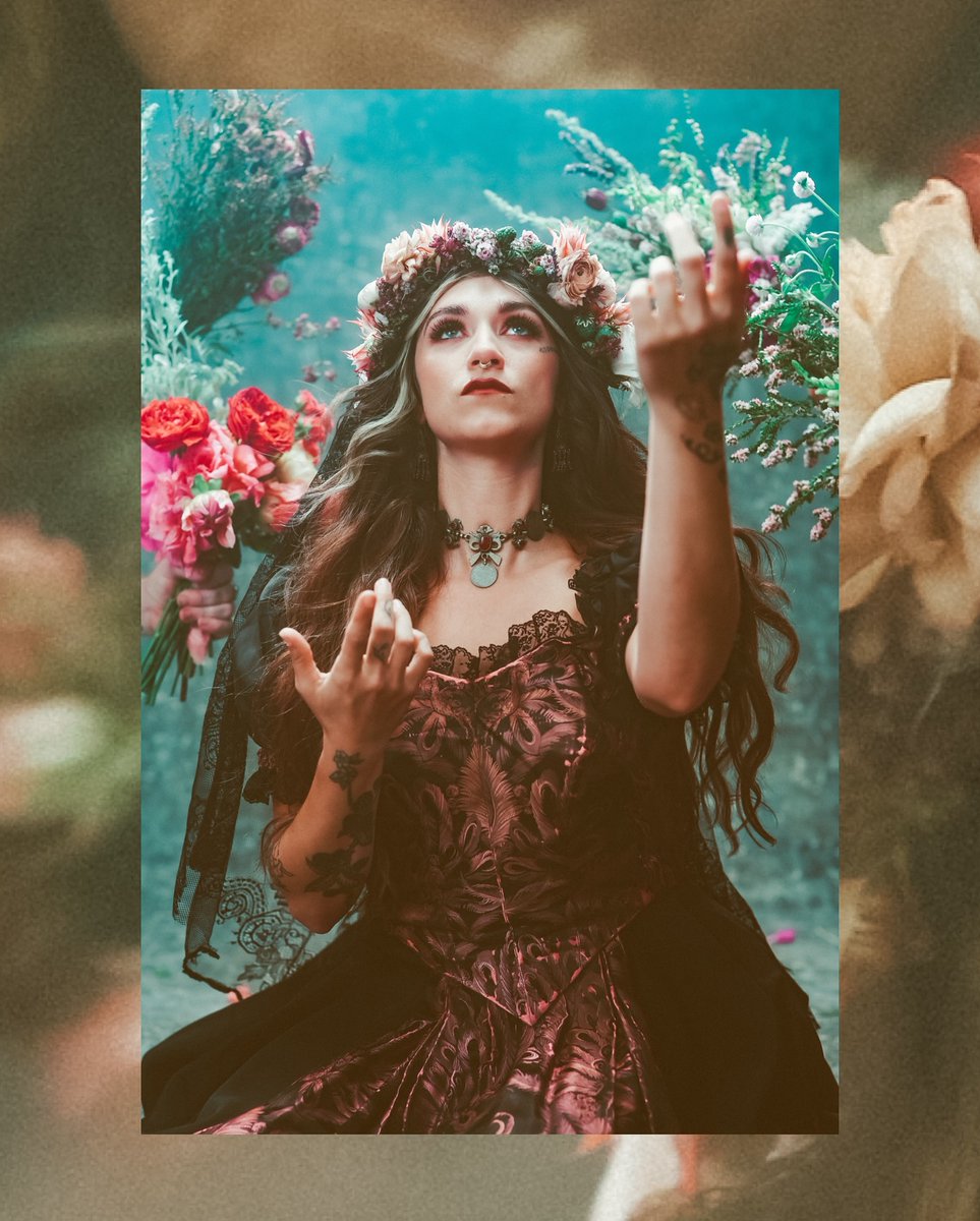 SierraFerrell's tweet photo. Happy grand rising 🌞 
I just released an alt version of “The Garden” I hope y’all enjoy 🌻🪴🥕🥦🍄‍🟫🫛🌶️
Please have yourself a twirl to it for me 💃 … and never give up on your garden 🪴🫶 https://t.co/fUAabWljjN