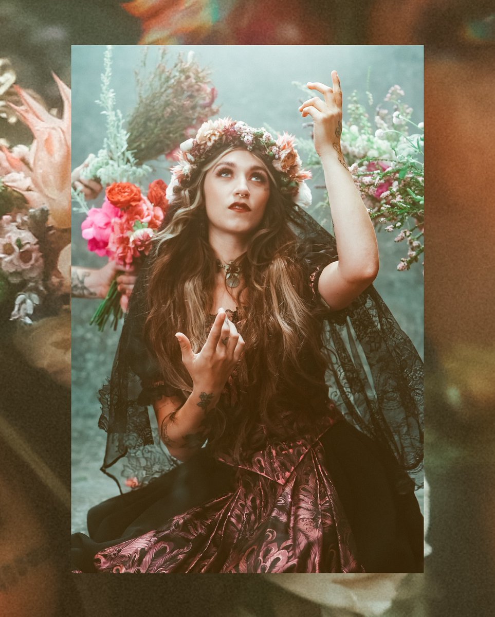 SierraFerrell's tweet photo. Happy grand rising 🌞 
I just released an alt version of “The Garden” I hope y’all enjoy 🌻🪴🥕🥦🍄‍🟫🫛🌶️
Please have yourself a twirl to it for me 💃 … and never give up on your garden 🪴🫶 https://t.co/fUAabWljjN