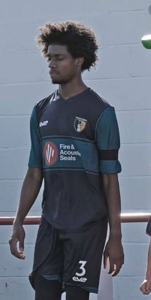 _SouthLeedsFC's tweet photo. Although we didn’t play today The First Team Man of the Match is awarded to @silva_helmo who decided not to check the group chat and see the message that the game was off and made the 4 hour round trip to Louth Town this afternoon 😶‍🌫️👏🏻👏🏻👏🏻👏🏻 https://t.co/JKckdde2es