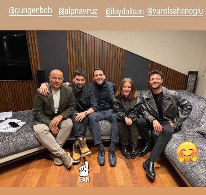 Primer acercamiento del elenco de la nueva serie de Kanal D con nuestto guapo #AlpNavruz , #İlaydaAlişan y #VuralŞahanoğlu, guión  #MehmetBarışGünger y  producida por #Efeİrvül. #Piyasa deseamos mucho éxito en este nuevo proyecto
<a href="/AlpNavruz/">Alp Navruz</a>