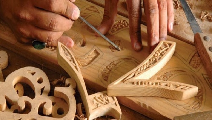 مبادرة احياء الصناعات الترائية
فكرة إحياء الصناعات التراثية يمكن أن تساهم في الحفاظ على الهوية الثقافية وتنشيط الاقتصاد المحلي
والهدف الأساسي هل هو الحفاظ على الحرف اليدوية القديمة  وتدريب الشباب عليها   ثم الترويج
لمنتجاتها
محلياً ودولياً