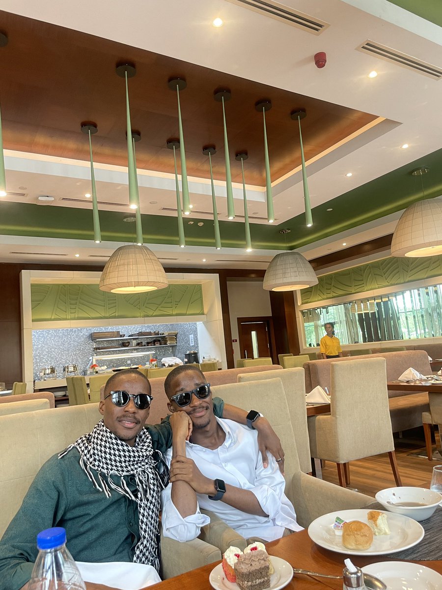 DaraIta5's tweet image. One of the things I love is how my twin brother holds me like he witnessed the earth way before I came in—almost like a literal father.