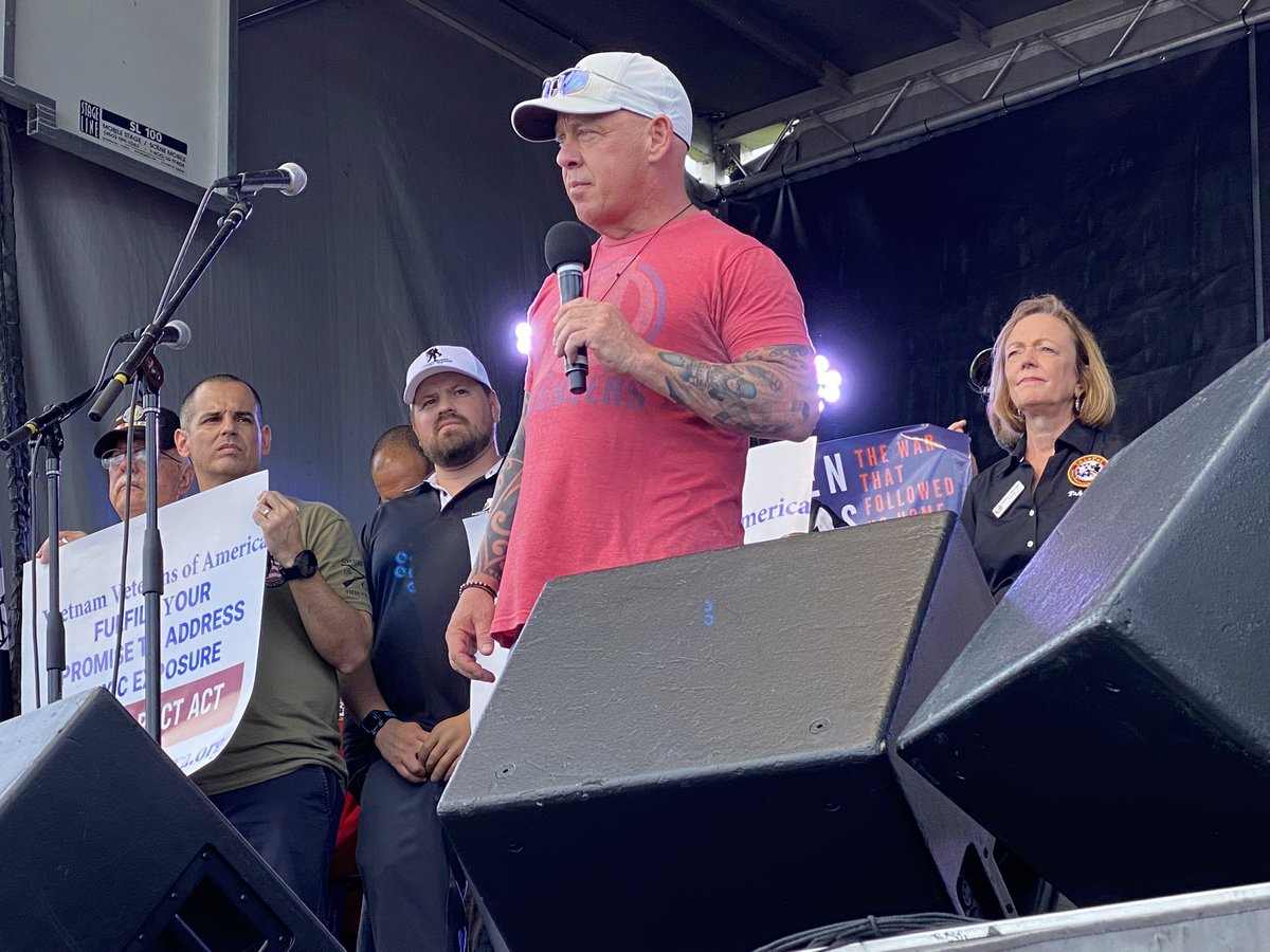 Burnpit360's tweet image. Help us go viral and call on @POTUS to grant the medal of Freedom to the heroes that helped 9/11 victims and Veterans with PACT ACT. @TheJohnFeal9117 @jonstewart #pactact #zadrogabill