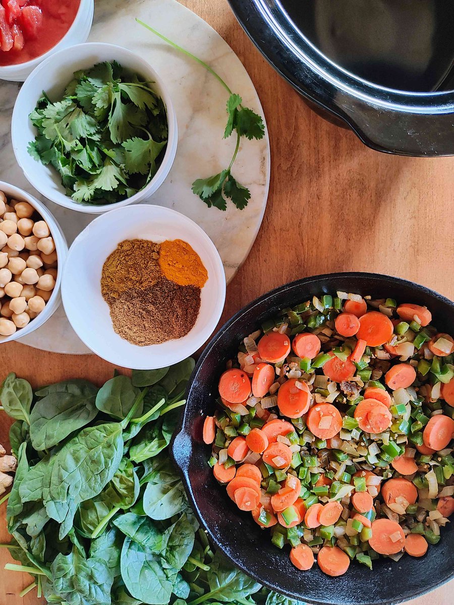 SarahKoszykRD's tweet photo. Crockpot Garbanzo Bean & Vegetable Curry Stew
Delicious
Easy to make
Super flavorful
Full of antioxidants
In 2 cups, you get 8 grams of protein and 9 grams of fiber.
https://t.co/0KZSFpDYKd
#vegan #crockpot #slowcooker #soup #curry #plantabased #plantprotein #healthydinner https://t.co/nHlDknMNvp