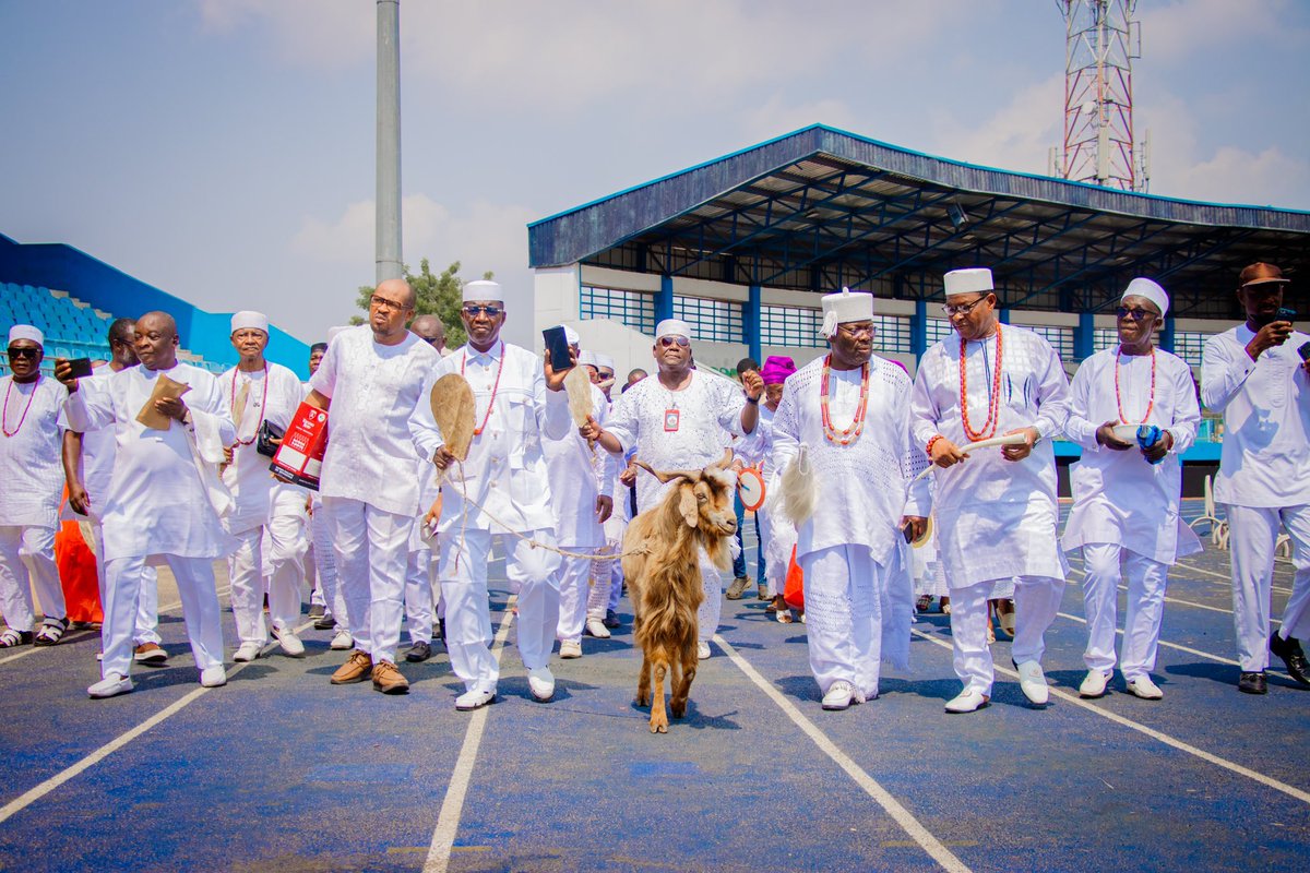 This afternoon, I had the honor of paying homage to my longtime friend and brother, His Royal Majesty, Asagba Prof. Epiphany Chigbogu Azinge, SAN, OON, FICMIC, FNIALS, KSG, KSJI, at his historic coronation celebration as the 14th Asagba of Asaba. 

As a renowned Professor of Law