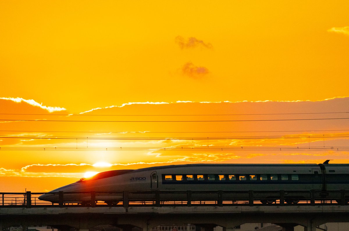 yoge_6257's tweet photo. 2025/1/4

#山陽新幹線
#500系新幹線
#500系
#500系こだま
#夕日
#夕陽
#江井ヶ島
#鉄道のある風景
#鉄道写真
#鉄道風景写真 https://t.co/qNeMAbOTuo