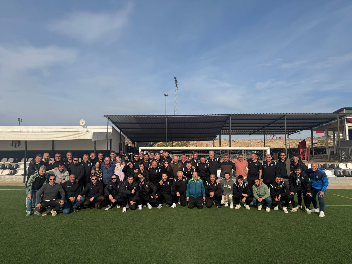📸 Directiva, entrenadores, coordinadores, colaboradores… 

⚪️⚫️ Día de convivencia de nuestra Academia. ¡Gracias a todos por hacernos crecer! ⚪️⚫️

❤️ Familia romana ❤️