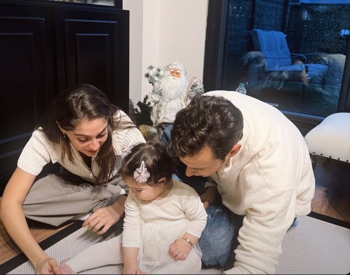 OkAndrisaOk's tweet photo. #HanAil #AyCem
With Azruş. 🥹🩷🤍🧿✨
#İsmailEgeŞaşmaz #HandeŞaşmaz #AzraŞaşmaz #AytaçŞaşmaz #CemreBaysel https://t.co/z7gUfdhVOZ