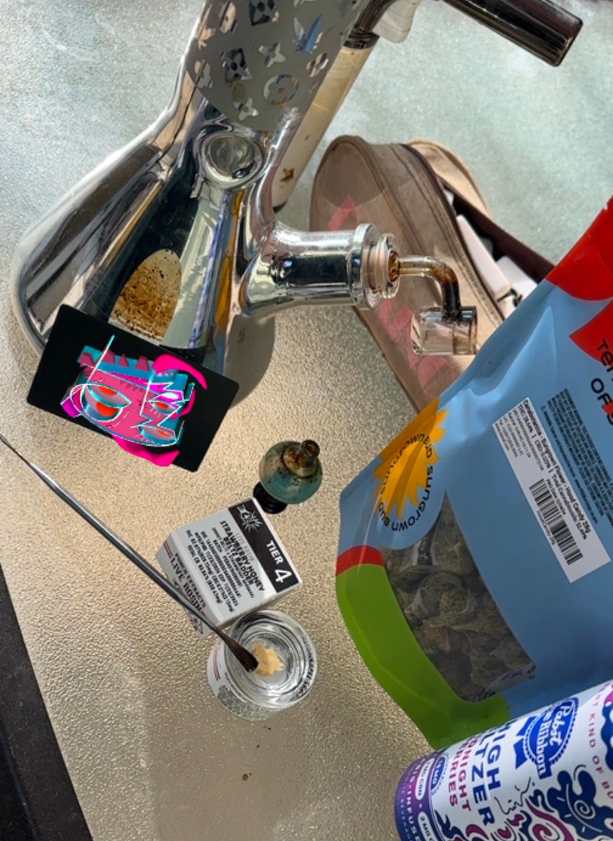 1in1000000eth's tweet photo. GM & Happy Saturday!
@RebudOfficial coming in clutch this morning with some Live Rosin Wax and an OZ of the ๐ฅ Hood Candy @canabotanica
And then a little midnight berries seltzer ๐ถโ๐ซ๏ธ
Hope everyone has a blessed weekend, I know I will. #rebud #rebudog https://t.co/6V3o1nkmPc
